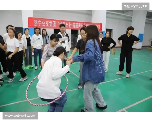 赛场内外温馨一幕：选手赛后相互按摩放松，展现友谊